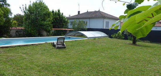 Maison de ville de 215 m² avec piscine et garage de 85 m²