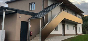 Sonnige Wohnung (Top 3) mit 3 Zimmer und großzügigen Balkon