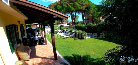 Villa bifamiliare traversa 23, Litoranea Terracina - San Felice, Terracina