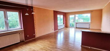 Familienfreundliche 4-Zimmer-Wohnung mit Garten, Terrasse und Garage in Gelnhausen-Meerholz