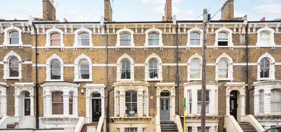 Maisonette to rent in Ferndale Road, Clapham North, London SW4