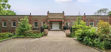 Flat for sale in Treetops, The Mount, Caversham RG4