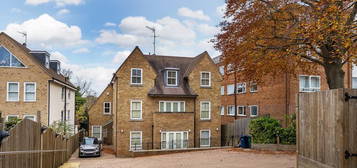 Property for sale in Holden Road, London N12