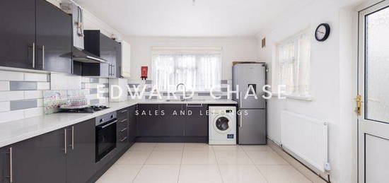 Terraced house to rent in Grange Road, Ilford IG1