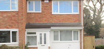 3 bed semi-detached house to rent