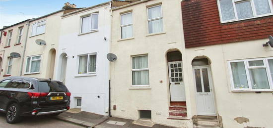 Terraced house to rent in Melbourne Road, Chatham ME4