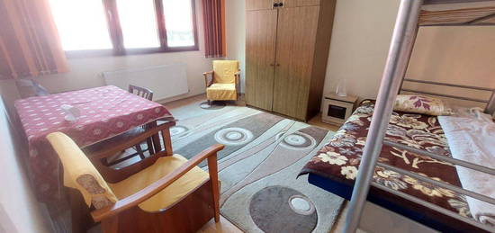 Inchiriez apartament o cameră!