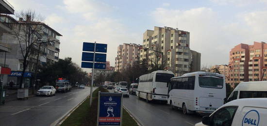 kadky acbadem ana cadde st,e-5 metro dr.yakn yeni bina da  2+1 ara kat daire