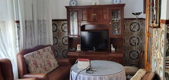 Chalet adosado en venta en calle Real