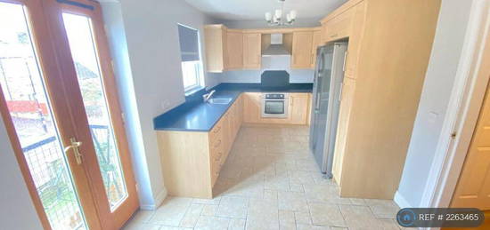 5 bedroom terraced house