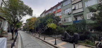 ÜSKÜDARDA TAM MERKEZDE 2+1 ARA KAT KİRALIK DAİRE