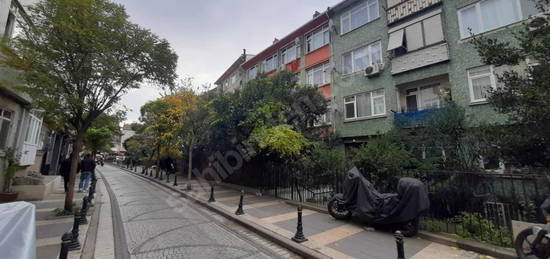 ÜSKÜDARDA TAM MERKEZDE 2+1 ARA KAT KİRALIK DAİRE