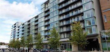 Flat to rent in Vantage Building, High Point Village, Hayes UB3