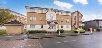 Flat to rent in Richards Way, Cippenham, Slough SL1