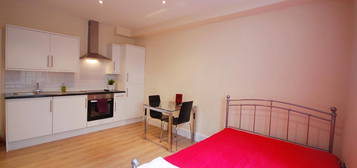 Studio to rent in Belgrave Road, Pimlico SW1V