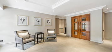 Flat to rent in Redwood Mansions, Chantry Square W8