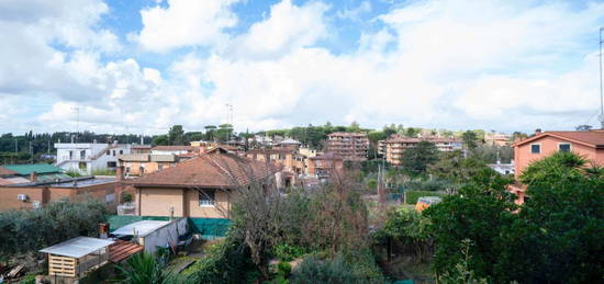 Trilocale buono stato, primo piano, La Giustiniana, Roma