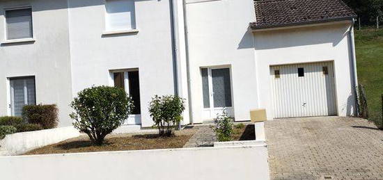 Maison 5 pièces , garage et terrasse dans lotissement calme