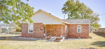 906 S Van Buren, Elk City, OK 73644