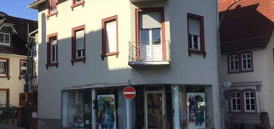 2,5 Zimmer Wohnung in Denkmalgeschützter Liegenschaft in Bergen Enkheim zu vermieten