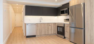 727 Yates St #313, Victoria, BC V8W 1L6