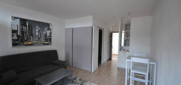 Studio meublé  à louer, 1 pièce, 29 m², Étage 4/4