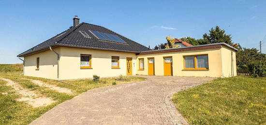 Moderner Bungalow mit großem Grundstück!