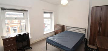 4 bed property to rent