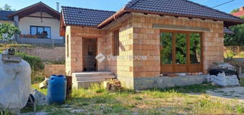 Eladó családi ház, Öskün 47.5 M Ft, 2 szobás