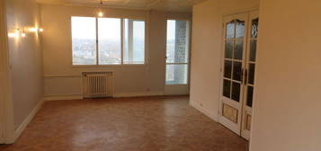 Sotteville-lès-Rouen centre appartement 80m2 bon état général. Proximité transports/commerces/écoles/zone verte