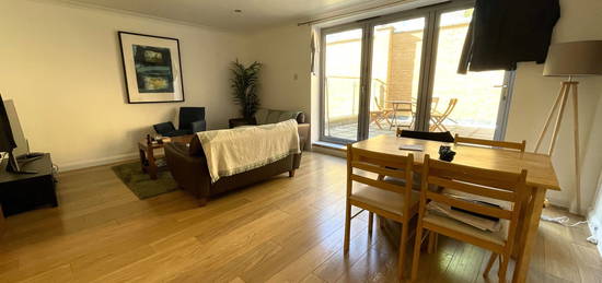 Flat to rent in Southgate Road, London N1