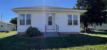 207 W 11th St, Bicknell, IN 47512