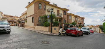 Chalet adosado en venta en calle las Cruces