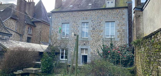 Louvigné du désert -Maison - 10 pièces - garage - travaux à prévoir