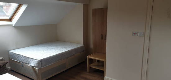 Room to rent in Royal Avenue, Doncaster DN1