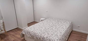 519888 - Quarto com cama de casal em...