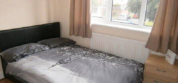 Room to rent in Cannon Grove, Leatherhead KT22