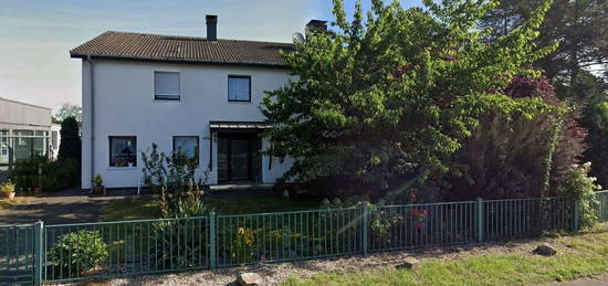 4,5-Zimmer-Wohnung mit Balkon in Voerde (Niederrhein)