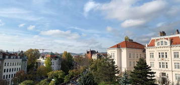 Tolle Lage - tolle Aussicht! Moderne Dachgeschosswohnung in einem Altbau