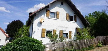 Kleines Grundstück mit Aussicht auf mehr! - Baufälliges Haus mit optional mehr Grund in Mistelgau/OT