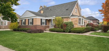 4400 W Pratt Ave, Lincolnwood, IL 60712