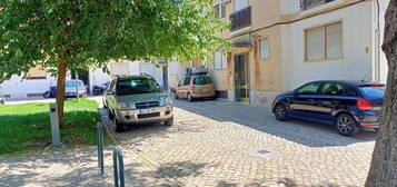 Arrendamento de Apartamento T2  na rua Viana do Castelo, 4