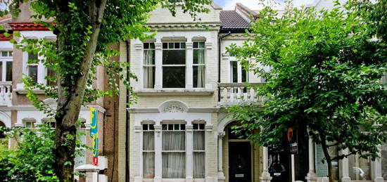 Flat for sale in Altenburg Gardens, Clapham Common North Side, London SW11