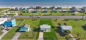 16519 Blackbeard Rd, Galveston, TX 77554