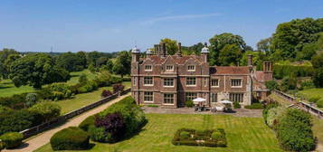 9 bedroom country house for sale