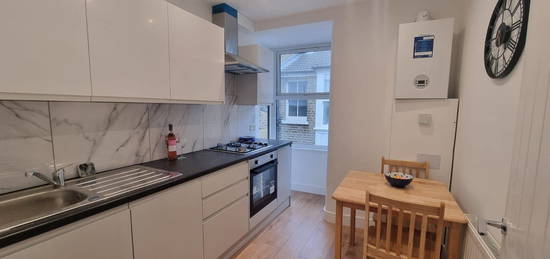 Flat to rent in Wallwood Road, London E11