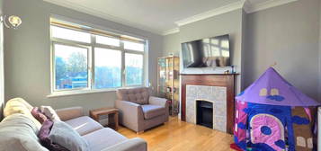 Flat for sale in Chingford Mount Road, London E4