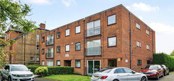 Flat for sale in Fiona Court, The Ridgeway, Enfield EN2