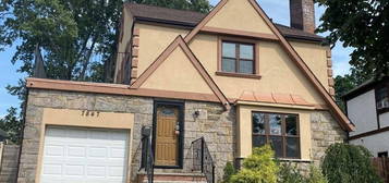 78-47 222nd St, Hollis Hills, NY 11364