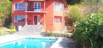 De vanzare, Casa cu Piscina P+1+M, teren de 1786 mp, multe facilitati si anexe!